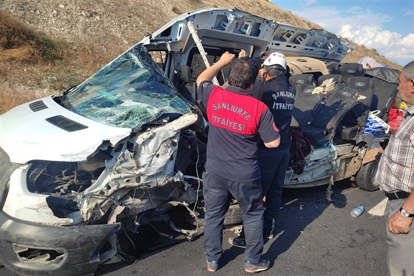 Şanlıurfa Gaziantep otobanındaki kazada 6 kişi hayatını kaybetti