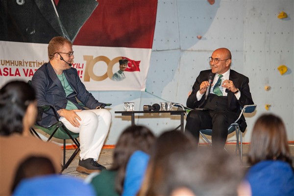 Başkan Soyer, “100. Yılda 100 Gençle” Cumhuriyet’i konuştu