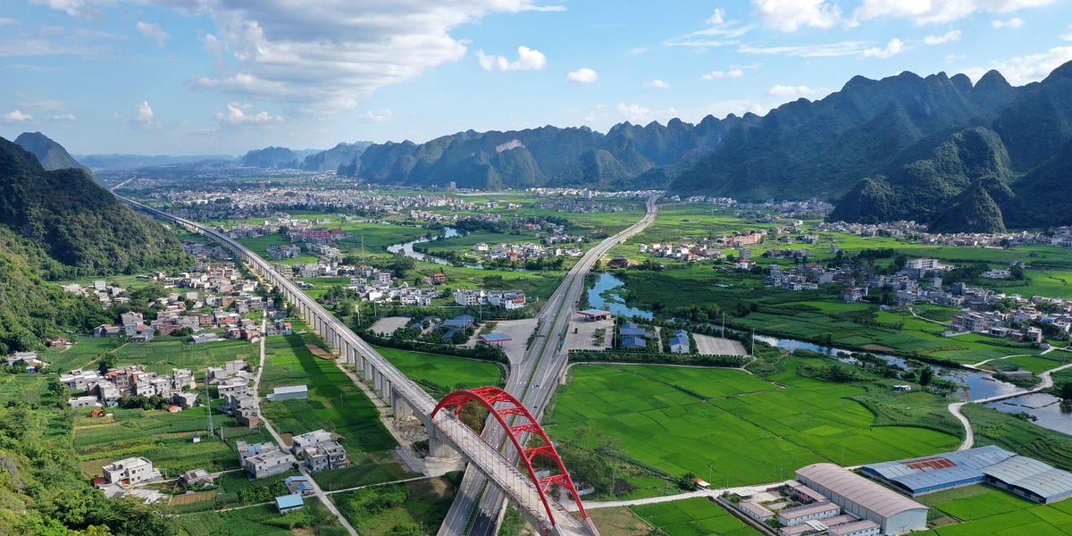 Çin’in kırsal kesimlerinde 97 bin kilometre karayolu yapıldı