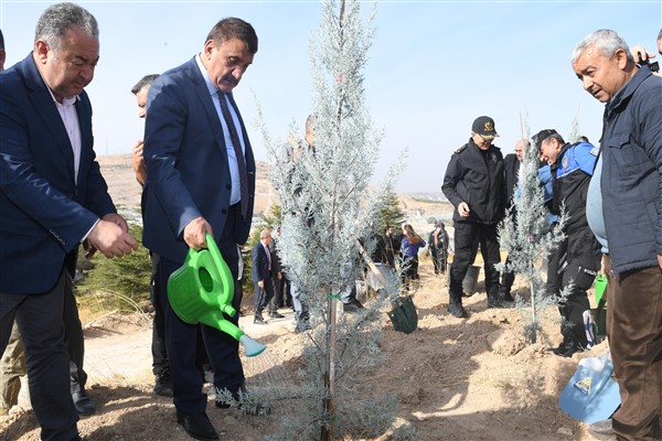 Cumhuriyet’in 100. yıl dönümü dolayısıyla bin fidan toprakla buluşturuldu