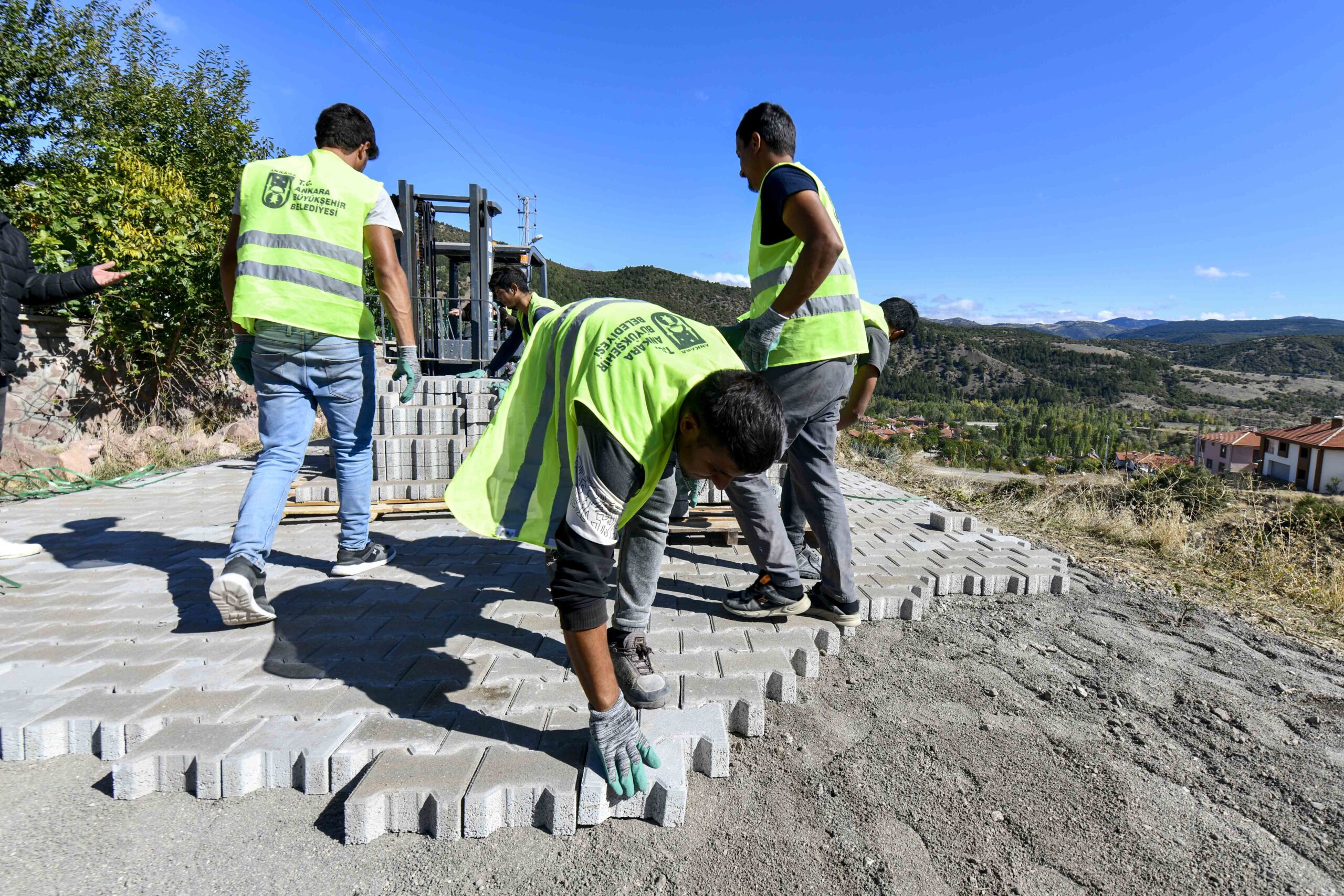 ABB’den kaldırım ve kilitli parke taşı döşeme çalışmaları