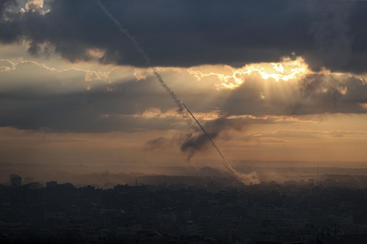 Gazze'den İsrail'e düzinelerce roket fırlatıldı, Hamas operasyon başlattı
