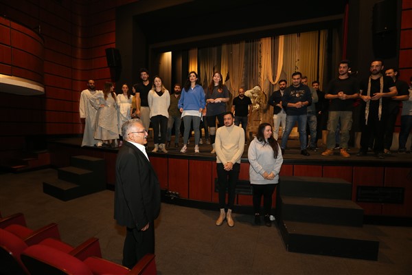 Başkan Büyükkılıç, Kayseri Devlet Tiyatrosu’nda incelemelerde bulundu