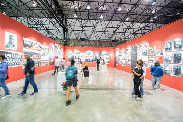 “Cumhuriyet’in 100’ü İzmir” sergisi açıldı