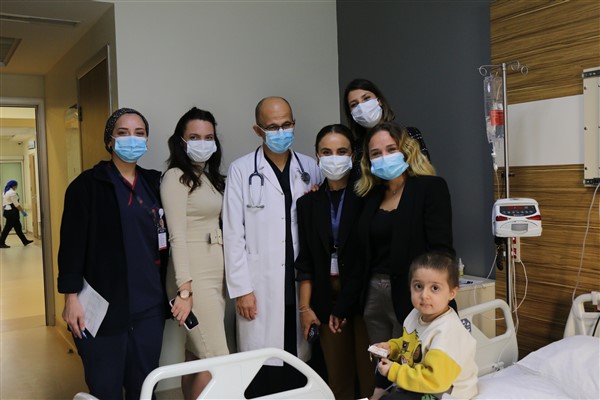 Kanser Derneğinden çocuklara hediye sürprizi