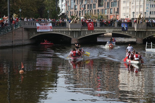 Porsuk Çayı’nda kürekler Cumhuriyet’in 100. yılı için çekildi