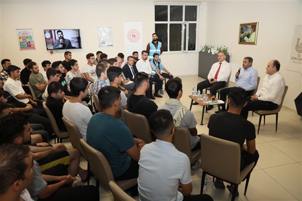 Vali Şıldak, üniversite öğrencilerini dinledi