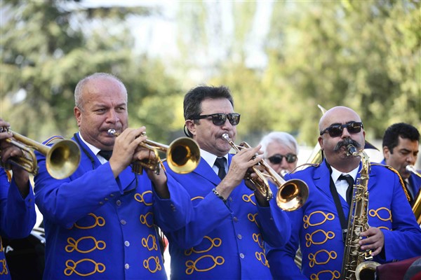 Cumhuriyetin 100’üncü yılı Başkent sokaklarında kutlanmaya başladı
