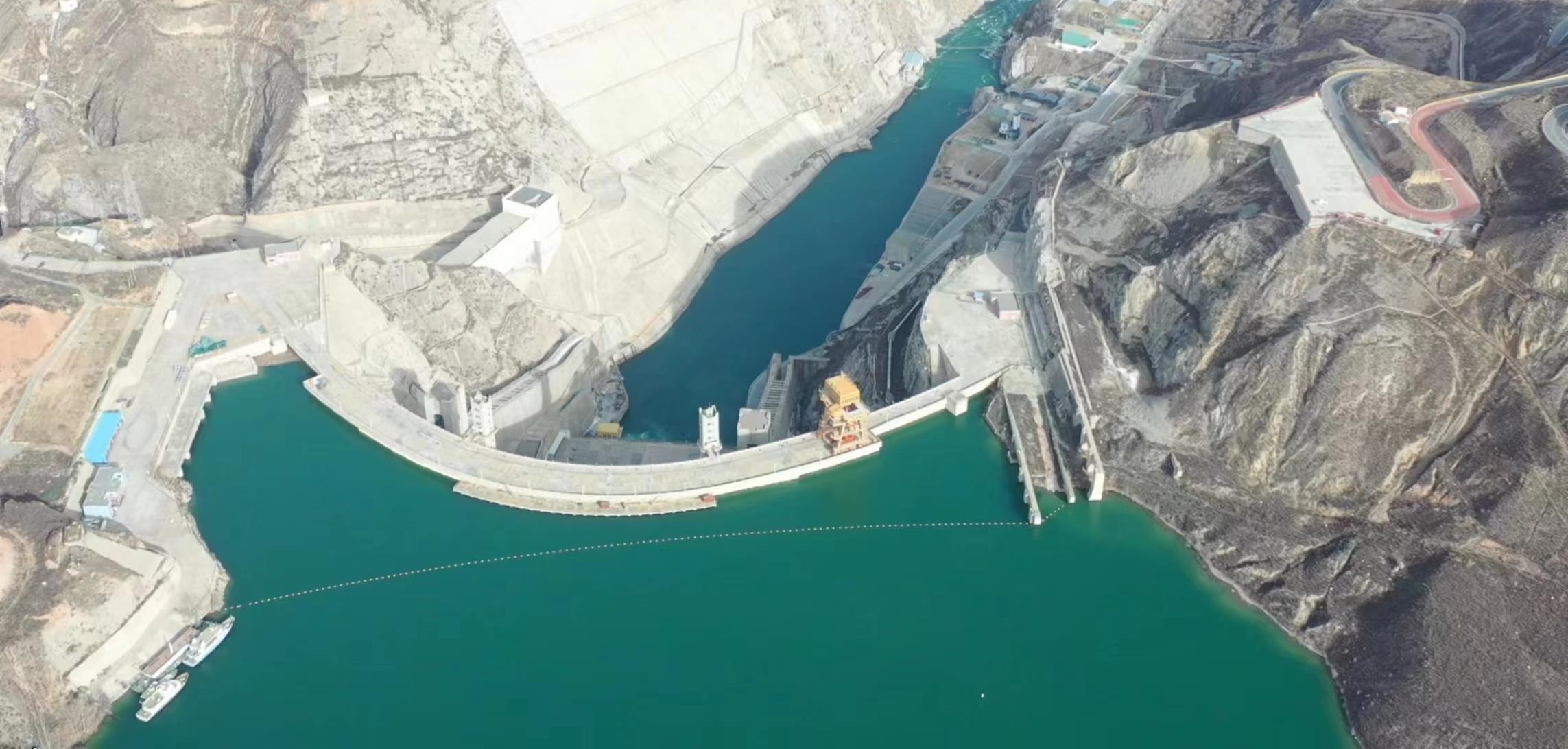 Dünyanın en büyük çift basamaklı türbinli hidroelektrik santrali çalışmaya başladı