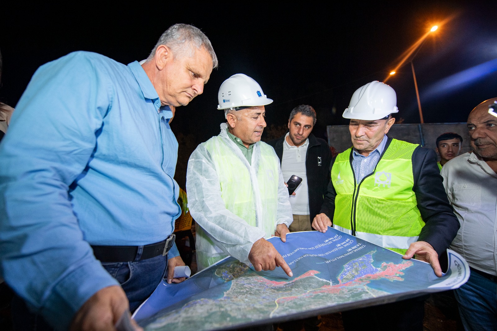 Başkan Soyer yer altında çalışan kanal işçilerini ziyaret etti