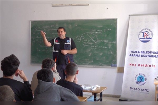 Tuzla’da günlük 120 kişiye deprem eğitimi veriliyor