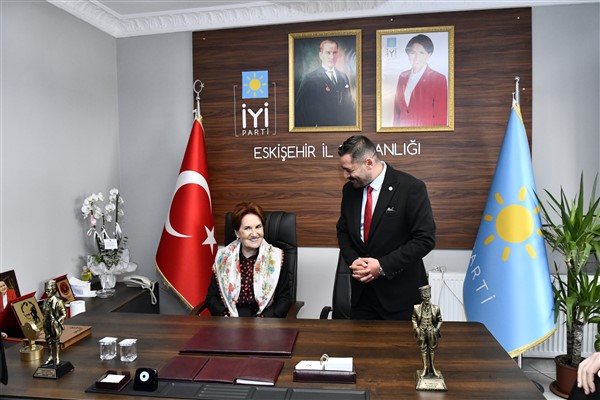 Akşener’den Eskişehir İl Başkanlığı’na ziyaret