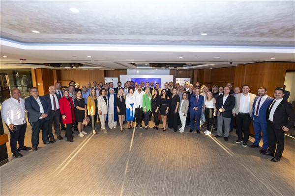 AXA Sigorta, Bölge İl Birincileri ve özel kulüp üyesi acenteleriyle bir araya geldi