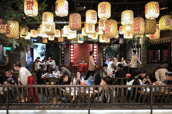 Çin’in ‘altın haftası’nda iç turizm geliri 100 milyar doları geçti