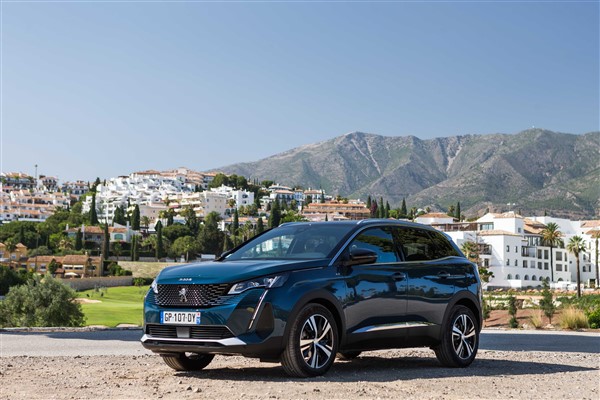 48V hibrit teknolojili Peugeot 3008 ve 5008 Türkiye’de
