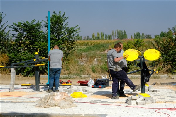 Eskişehir Büyükşehir Belediyesi’nden Alpu’ya park ve korkuluk projesi
