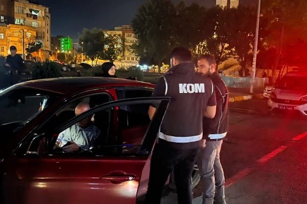 Şanlıurfa’da çeşitli suçlardan aranan 33 şahıs gözaltına alındı