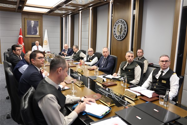 Bakan Güler, yurt içindeki ve sınır ötesindeki komutanlar ile toplantı yaptı