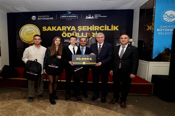 Sakarya’da yenilikçi gençlik projeleri ödüllerini aldı