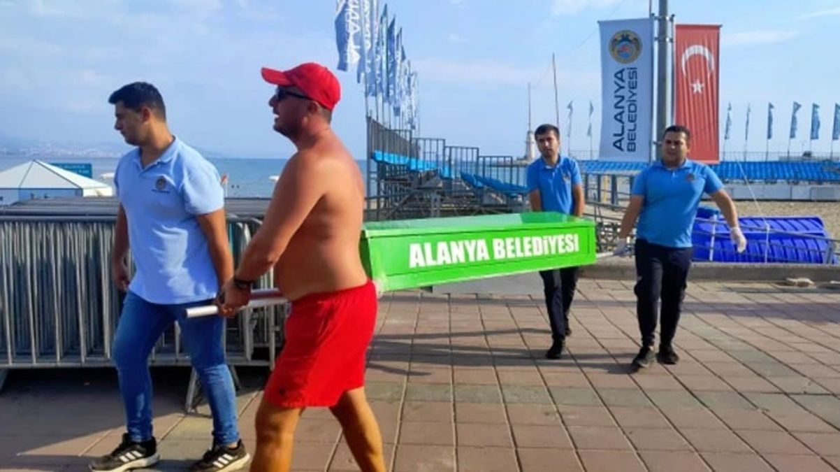 Antalya’da denizde kadın cesedi bulundu