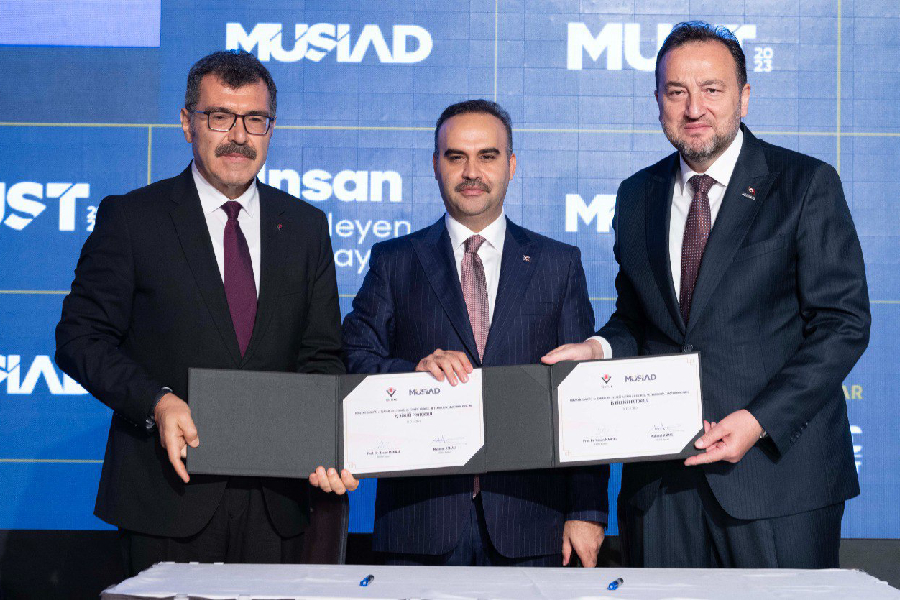 TEKNOLOJİ VE SANAYİ ZİRVESİNDE İMZALAR ATILDI