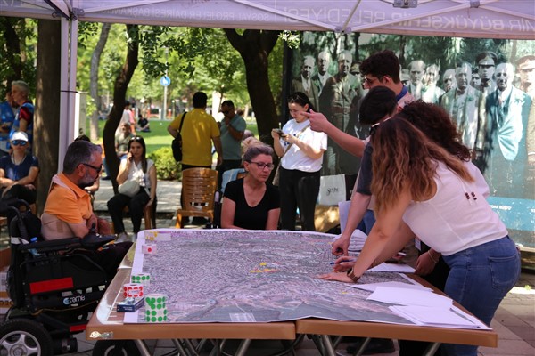 İzmir Büyükşehir Belediyesi, SUMP İzmir rojesi Kapsamında genç elçilere burs veriyor