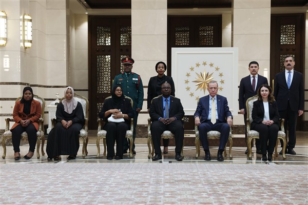 Tanzanya Büyükelçisi Bakari, Cumhurbaşkanı Erdoğan’a güven mektubunu sundu