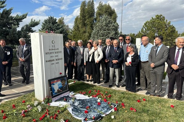 Başkan Büyükerşen, Ecevit’i anma törenine katıldı