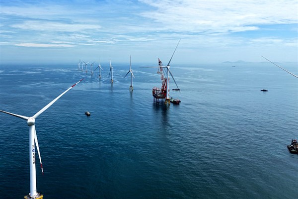 Dünyanın en büyük deniz rüzgar türbini devreye girdi