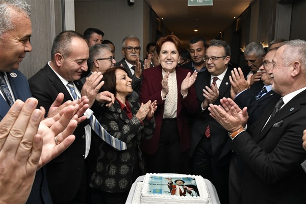 Akşener: “Memleketin ve milletin yararına olan her şeyde kendimizden vazgeçebiliyoruz!”