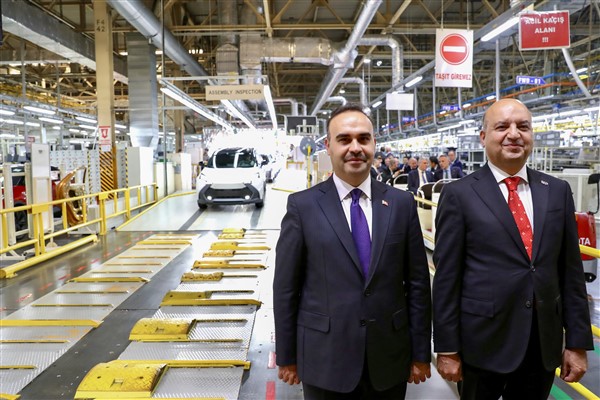 Avrupa’nın ilk şarj edilebilir hibrit otomobili Sakarya’da üretildi