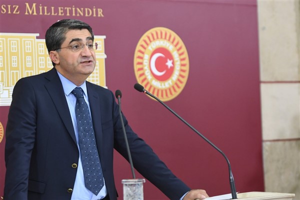 Ekmen: “Kamu kuruluşları ve belediyelerdeki suistimalin önüne geçilmesi gerekiyor”