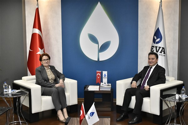 Akşener, Babacan’a taziye ziyaretinde bulundu