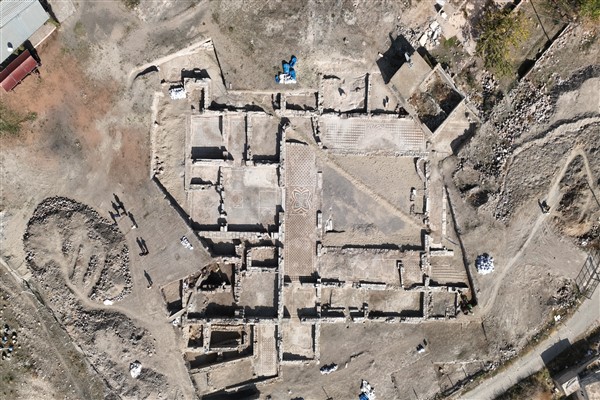 Başkan Büyükkılıç, yeni çıkan mozaik yapıları inceledi