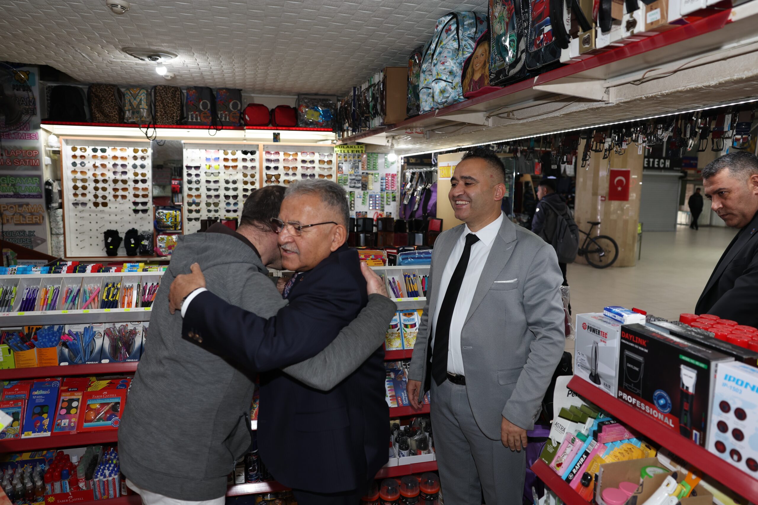 Başkan Büyükkılıç’tan Hunat Çarşısı esnafına ziyaret