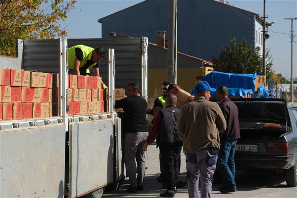 Eskişehir’den hayvan yetiştiricilerine mineral blok desteği