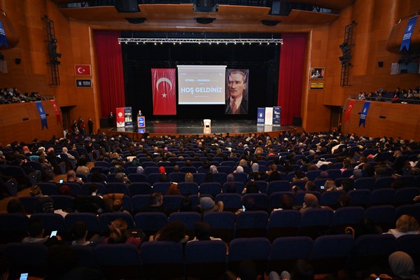 Bursa’da bin 500’e yakın öğretmen bir araya geldi