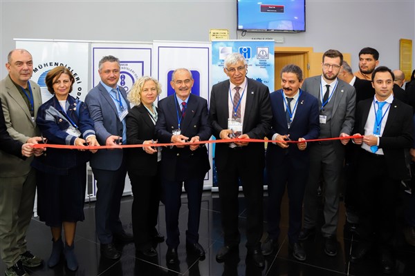 Başkan Büyükerşen “Raylı Sistemler Kongre ve Sergisi”ne katıldı