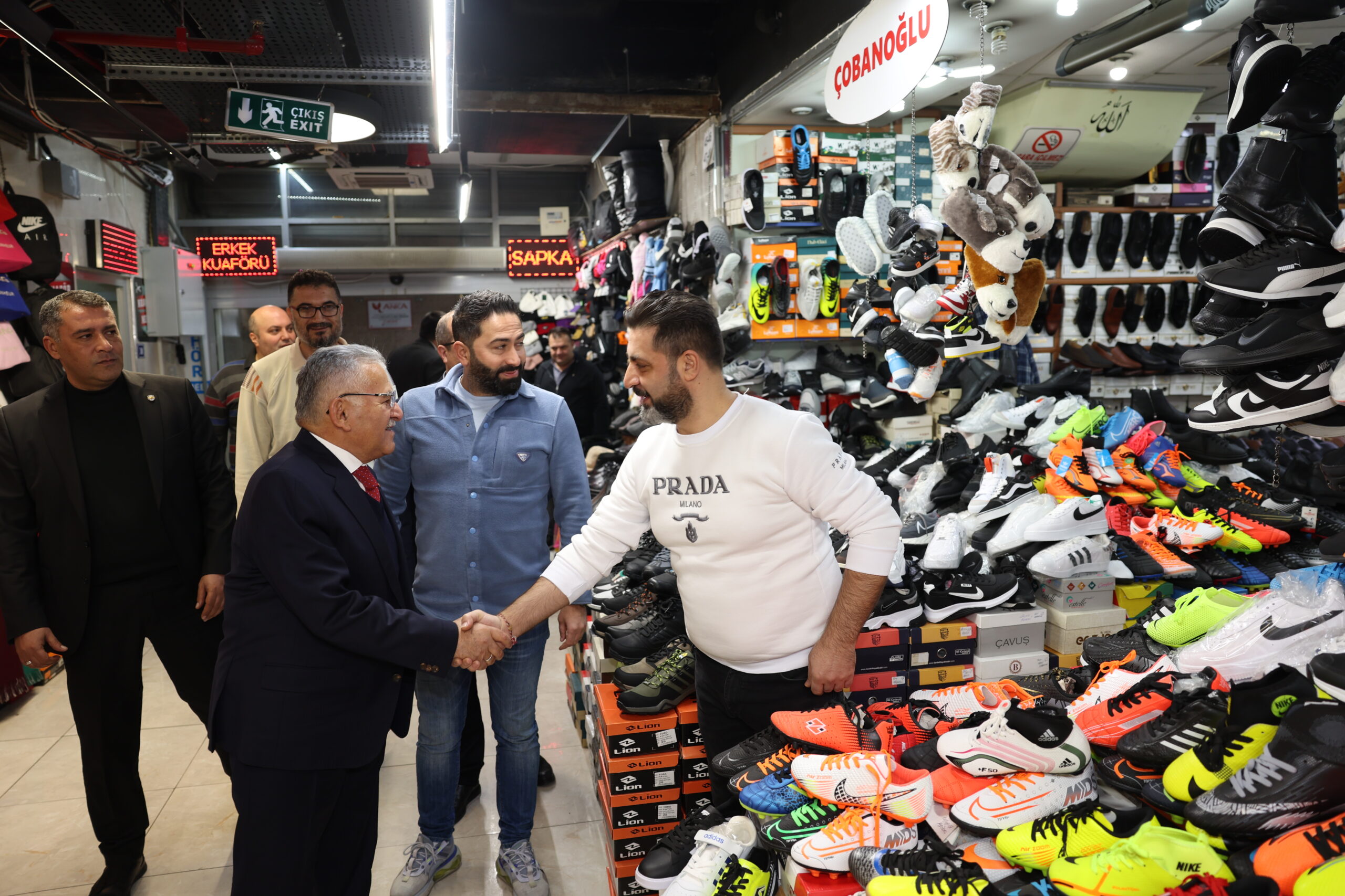 Başkan Büyükkılıç, Yeraltı Çarşısı’nda esnaf ve vatandaşlarla buluştu