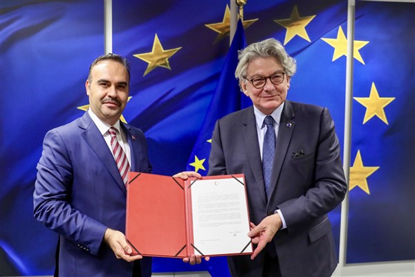 Bakan Kacır’dan AB’ye Gümrük Birliği ve vize serbestisi mesajı