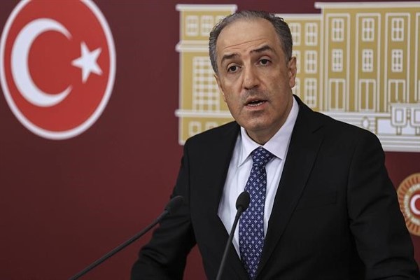 Yeneroğlu, yurt dışında yaşayan vatandaşlara verilen sözleri hatırlattı