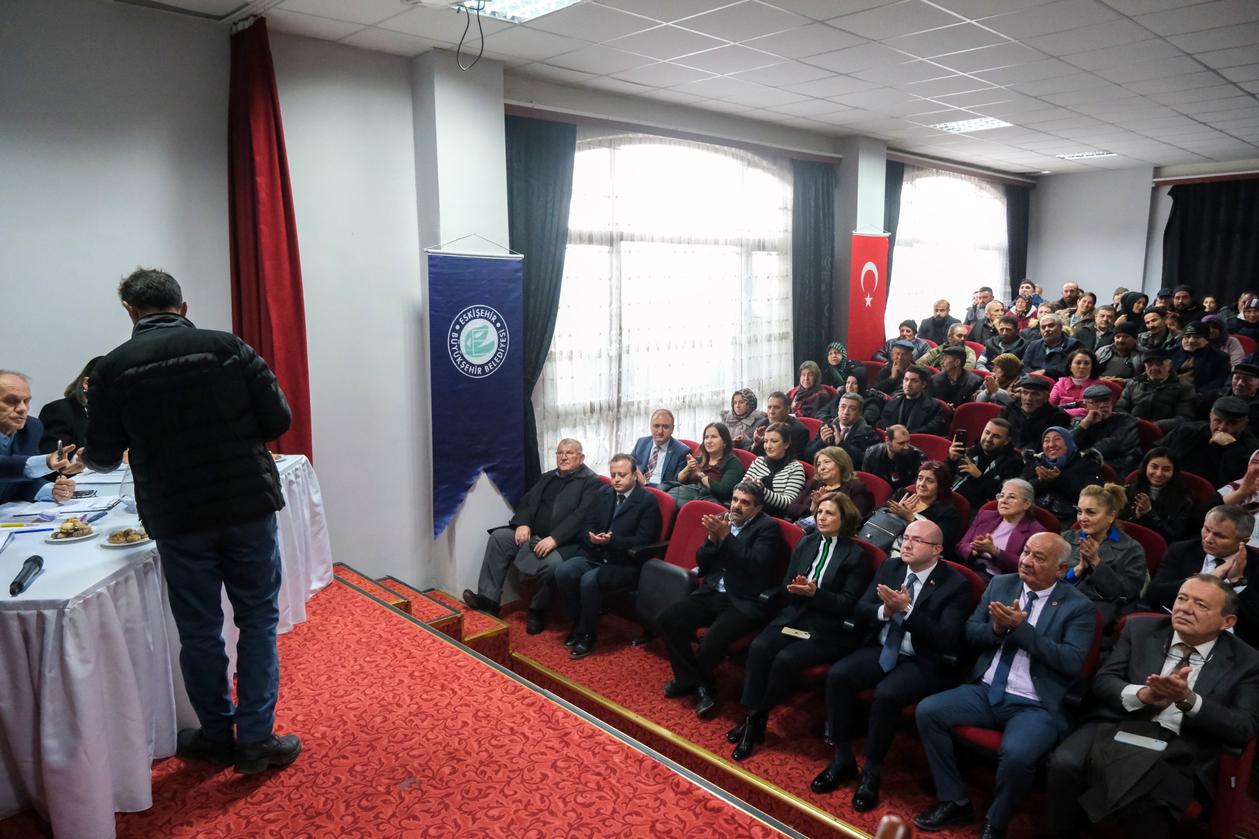 Eskişehir Büyükşehir, küçük çiftçilere canlı hayvan desteğinde bulundu