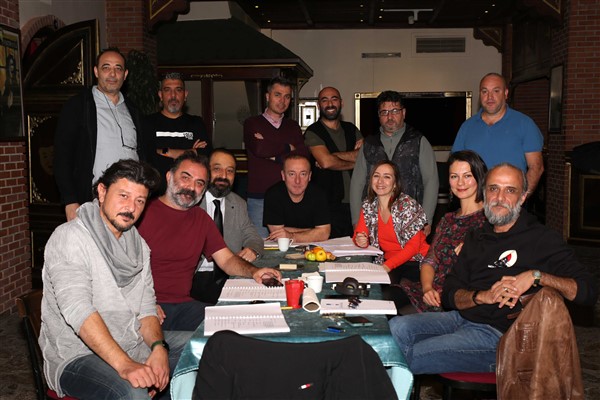 ‘İçerdekiler’ adlı oyun şehir tiyatroları sahnesine hazırlanıyor