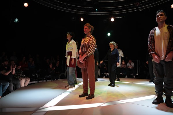 Sivrisinekler oyunu seyirciyle buluştu