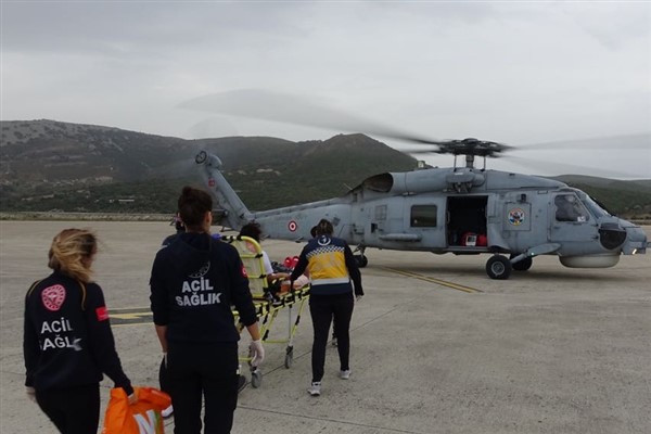 Gökçeada’da kalp krizi geçiren vatandaş, askeri helikopter ile hastaneye ulaştırıldı