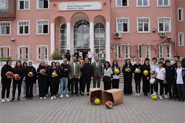 Gürsu Belediyesi’nden okullara spor malzemesi desteği