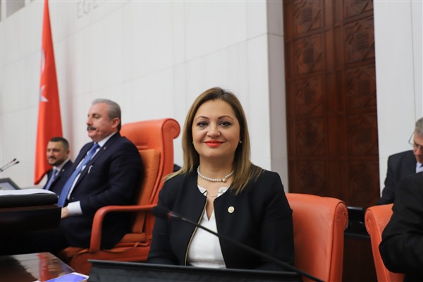 CHP’li Köksal: “Çocuklar karınlarını su ile doyuruyor”