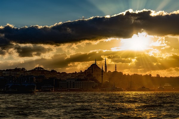 İstanbul Boğazı’nda gemi trafiği çift yönlü askıya alındı