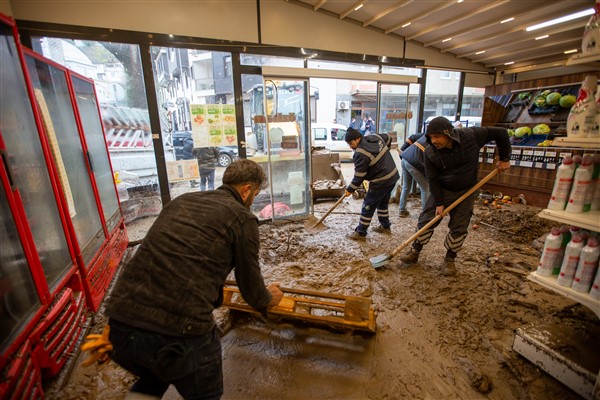 Bursa’da selin ardından çalışmalar başlatıldı
