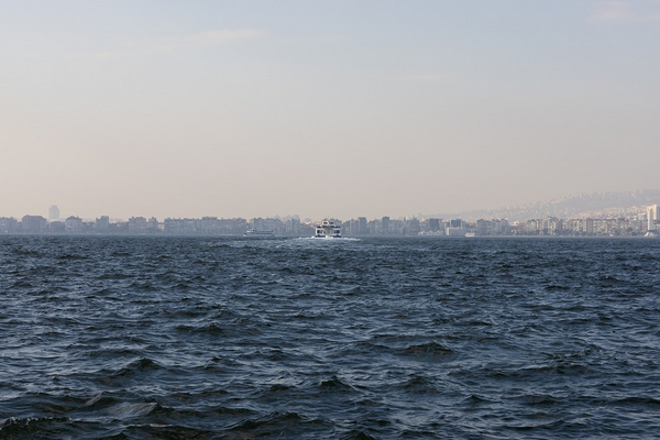 Bostanlı, Karşıyaka ve Alsancak’ın kıyı bölgelerinde deniz taştı